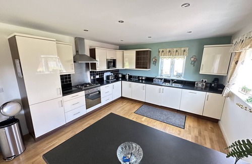 Filey Cottage | Coastal Cottage - Balcony sleeping 10 in 4 bedrooms - refurbished