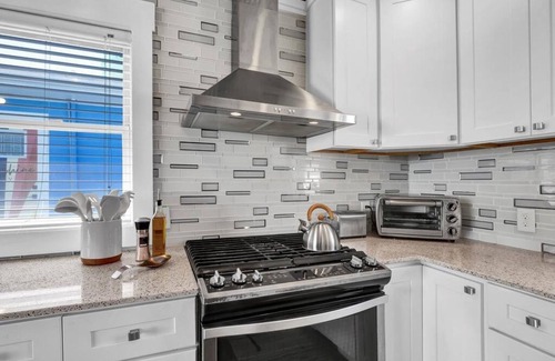 Topsail Beach Condo | Coastal Cottage - Upscale 2 BR Condo at Mini Golf