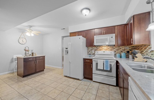 Norfolk - Virginia Beach House | Coastal COZY 4BR Home Central to VB Attractions! - 30 Night Min.