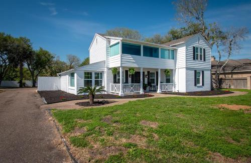 Bay Area House | Coastal Elegance Unveiled
