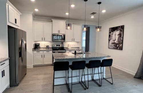 Nokomis House | Coastal escape ~13 min to Nokomis beach!