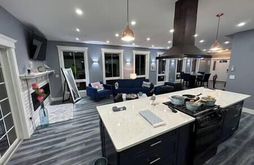 North Deering House | Coastal Escape | Hot Tub Fire Pit Chef Kitchen