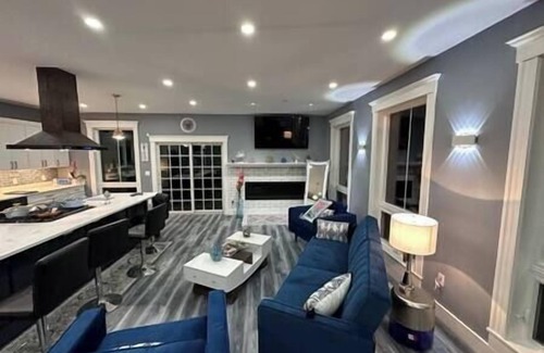 North Deering House | Coastal Escape | Hot Tub Fire Pit Chef Kitchen