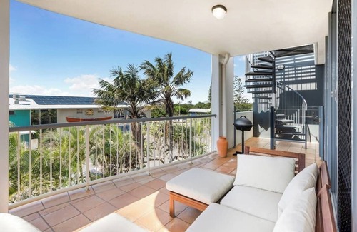 Marcoola Apartment | Coastal Escape ~ views, rooftop terrace & jaccuzi