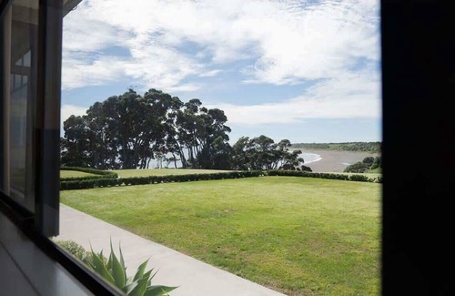 Pitone Apartment | Coastal Escape with Stunning Sea Views
