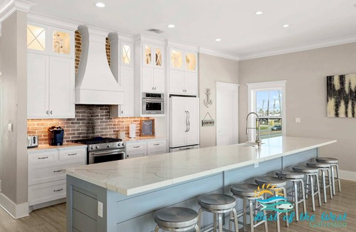Galveston House | Coastal Euphoria Beachfront Jacuzzi Pet Friendly