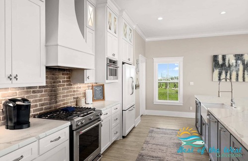 Galveston House | Coastal Euphoria Beachfront Jacuzzi Pet Friendly