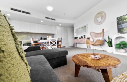 Cairns Central Business District Apartment | Coastal Harbour Lights -pool Gym Prime Location