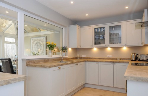 Saint Gennys Cottage | COASTAL HAVEN, pet friendly, with a garden in Crackington Haven