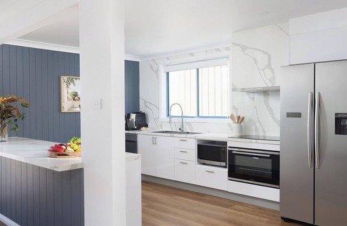 Port Stephens Council House | Coastal Hideaway - Water Views and Walk To The Beach