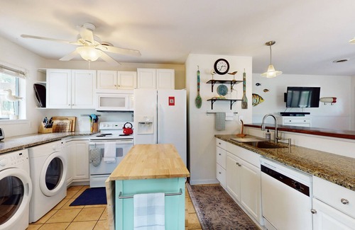 Tranquil Harbour House | Coastal home with short walk to the beach and fire pit