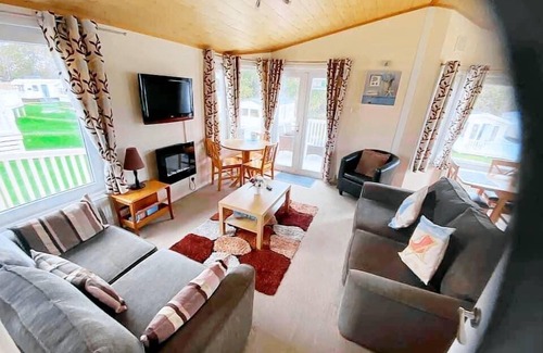 Bembridge Cabin | Coastal Lodge Retreat, Child & Pet Friendly