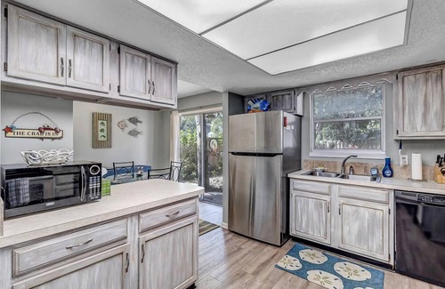 Atlantic Beach House | Coastal Oaks - Atlantic Beach home just 3 blocks from the beach