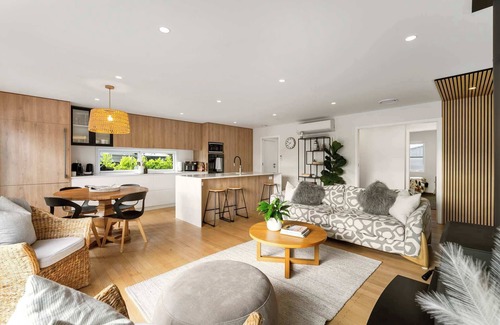 Mount Maunganui House | Coastal Retreat - Poolside Mt Maunganui
