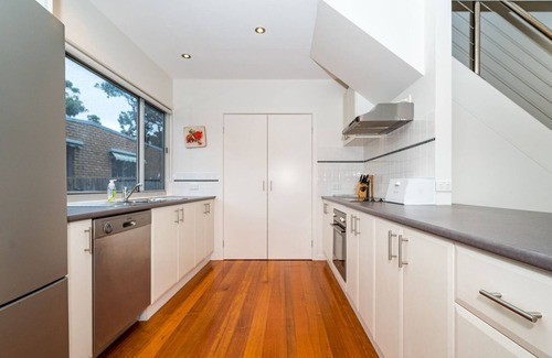 Inverloch House | Coastal Retreat Inverloch Linen included Free Wifi