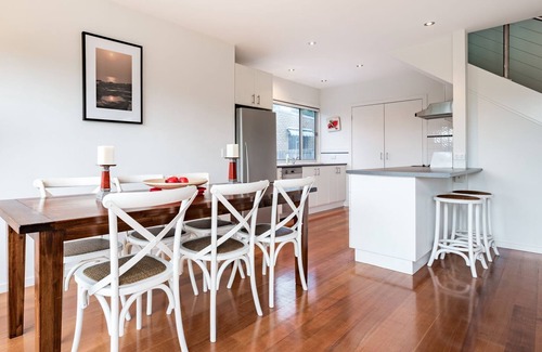 Inverloch House | Coastal Retreat Inverloch Linen included Free Wifi