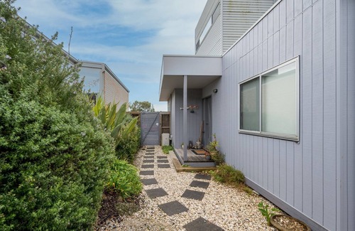 Inverloch House | Coastal Retreat Inverloch Linen included Free Wifi