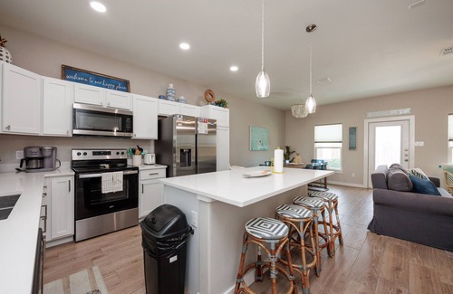 Corpus Christi House | Coastal Retreat with Private Patio, Pet-Friendly, and Steps from the Beach