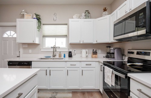 Corpus Christi House | Coastal Retreat with Private Patio, Pet-Friendly, and Steps from the Beach