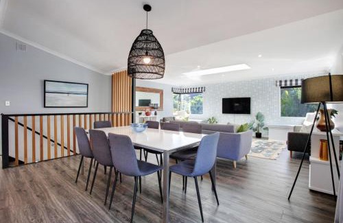 Murrays Bay House | Coastal Retreat w Spa Pool just Steps to the Beach