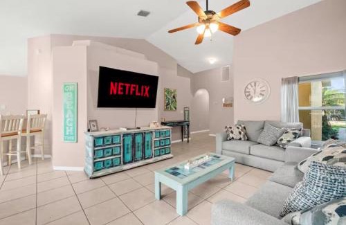 Indialantic House | Coastal Retreat , Walk to Beach & Dining