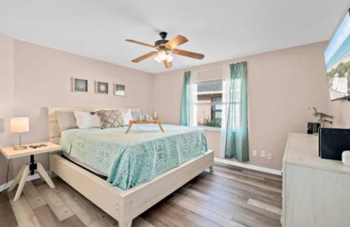 Indialantic House | Coastal Retreat , Walk to Beach & Dining