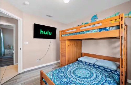 Indialantic House | Coastal Retreat , Walk to Beach & Dining
