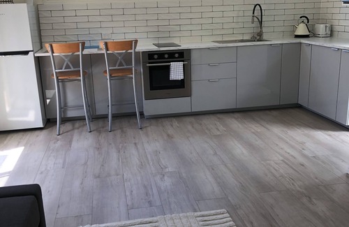 Runaway Bay Apartment | Coastal Runaway - Studio Apartment, Close to beach