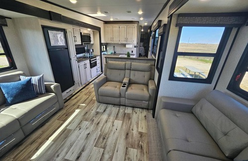 Port Bolivar House | Coastal RV – Durango Half Ton 5th Wheel - Sleeps 6