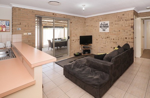 Busselton House | Coastal Soul - 10 min walk to beach, town & cafes