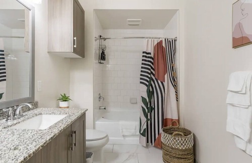 Camarillo Apartment | Coastal vibes Ste☀2BR W/King Bd.WiFi.Pool. 25min-Beach