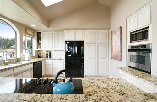 Morro Bay House | Coastal Views, Modern Comfort & Endless Fun! Welcome to Piney Cove!