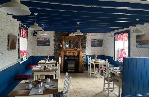 Bothar Bui Hostel | Coastguard Lodge Hostel at Tigh TP