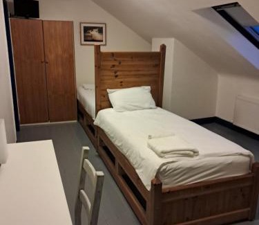 Bothar Bui Hostel | Coastguard Lodge Hostel at Tigh TP