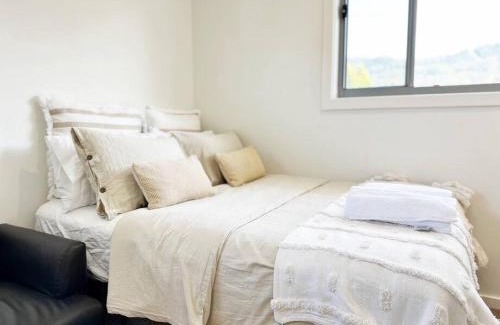 Woonona Apartment | Coastlight - Modern Beachside Studio in Woonona