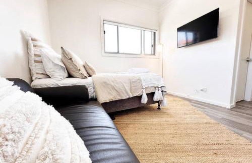 Woonona Apartment | Coastlight - Modern Beachside Studio in Woonona