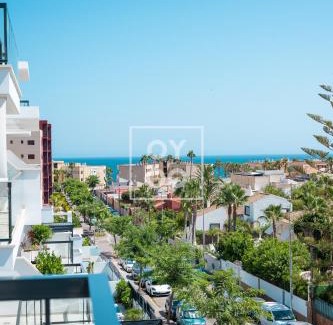 Mil Palmeras Apartment | Cobalt Canvas Residence, Luxury Seaview Flat, by OYOOSTAYS