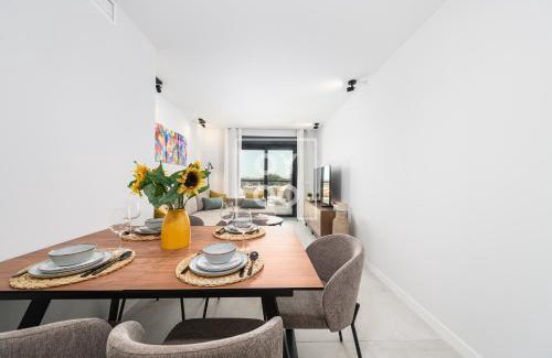 Mil Palmeras Apartment | Cobalt Canvas Residence, Luxury Seaview Flat, by OYOOSTAYS