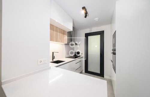 Mil Palmeras Apartment | Cobalt Canvas Residence, Luxury Seaview Flat, by OYOOSTAYS