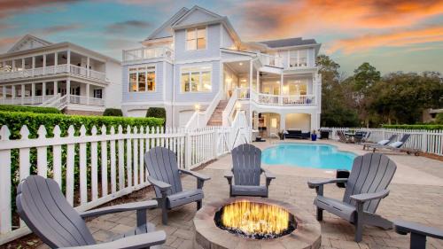 Folly Field House | Cobalt Coast by AvantStay 7BDR Steps from Beach