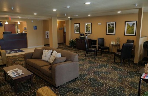 Winterset Hotel | Cobblestone Inn & Suites-Winterset