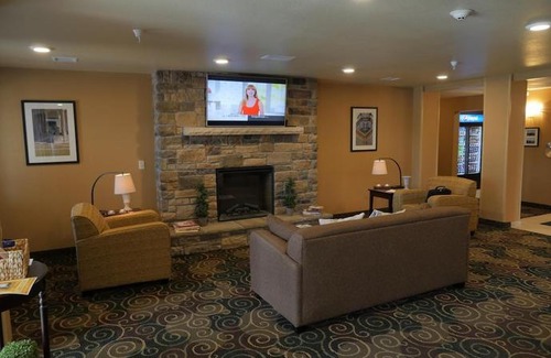 Winterset Hotel | Cobblestone Inn & Suites-Winterset