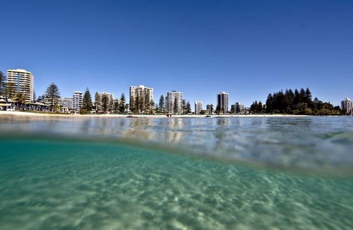 Coolangatta House | Cobden Court Unit 5 - 2 bedroom unit one street from the beach