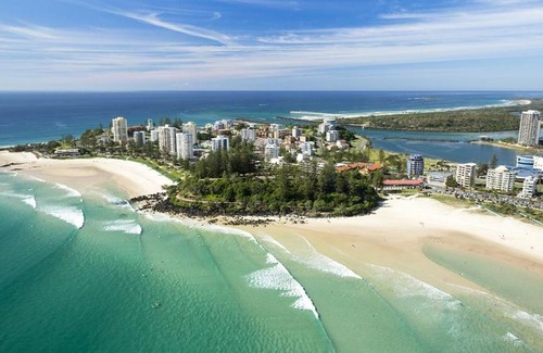Coolangatta Apartment | Cobden Court Unit 6 - 2 bedroom unit one street from the beach