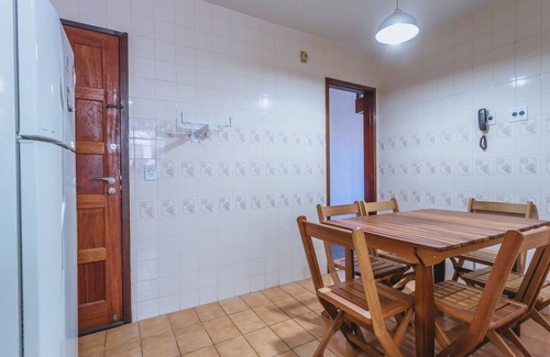 Rio das Ostras Apartment | Cobertura a 150m do mar com churrasqueira e Wi-Fi