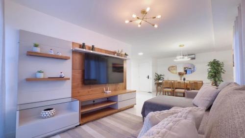 Centro Apartment | Cobertura em Arraial do Cabo - Vista Mar, Piscina, Churrasqueira, 50m Praia
