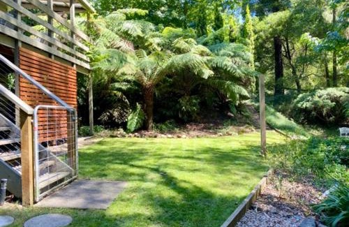 Cockatoo House | Cockatoo Rainforest Escape