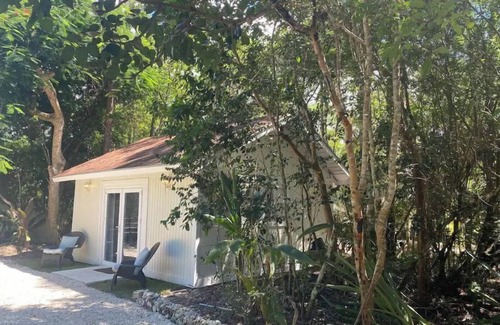 Adelaide House | Coco Cottage - 1BD, 3 min drive to Albany/Lyford