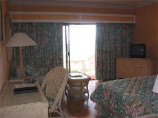 Paget Hotel | Coco Reef Bermuda