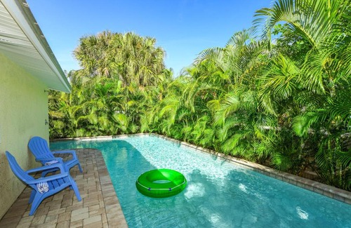 Holmes Beach House | Coconut Cottage #4 by AMI Locals